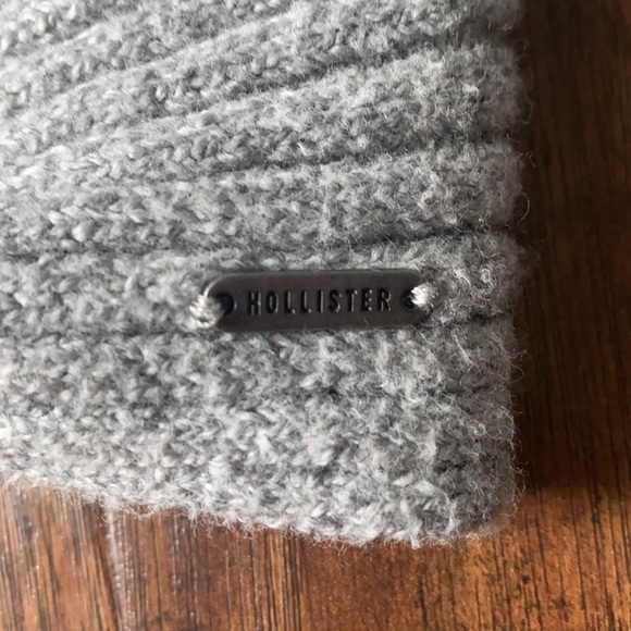 Medium Hollister gray sweater - Picture 3 of 5